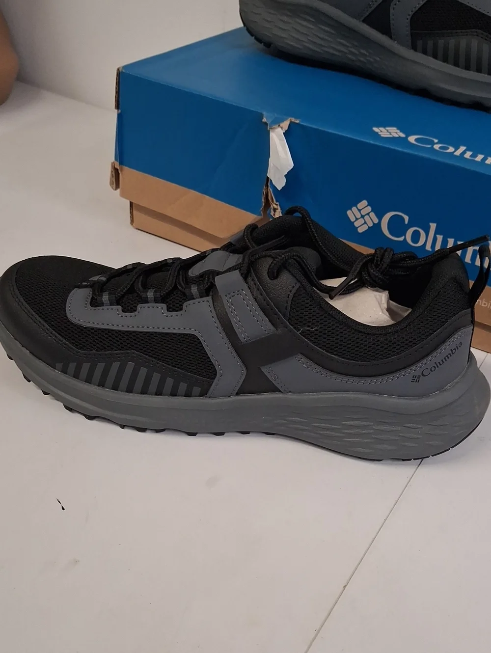 NWT Big Kids Columbia Konos Low Basse Black & Grey Shoes Sz. 7
